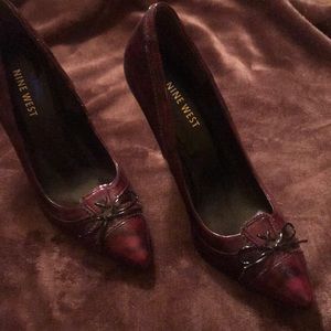 🆕NINE WEST Wine colored heels/ closed toe- 🆕🏆